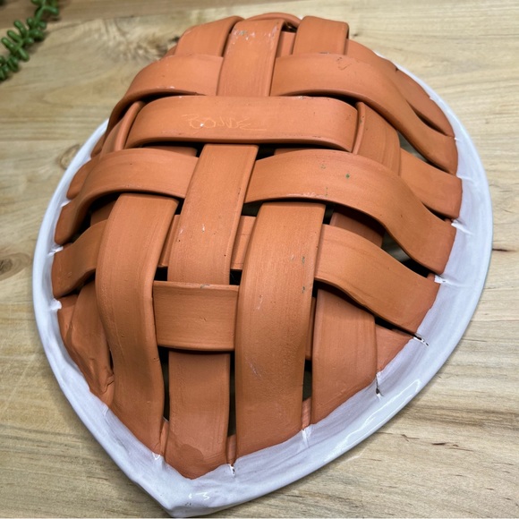 Lyn Bonde terra-cotta woven bread warmer & bread baker EUC - Picture 8 of 11